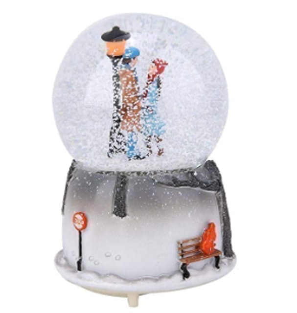 7 Best Snow Globes UK 2024 3