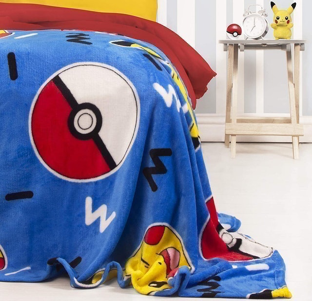 Memphis Fleece Throw, Pikachu Design 2