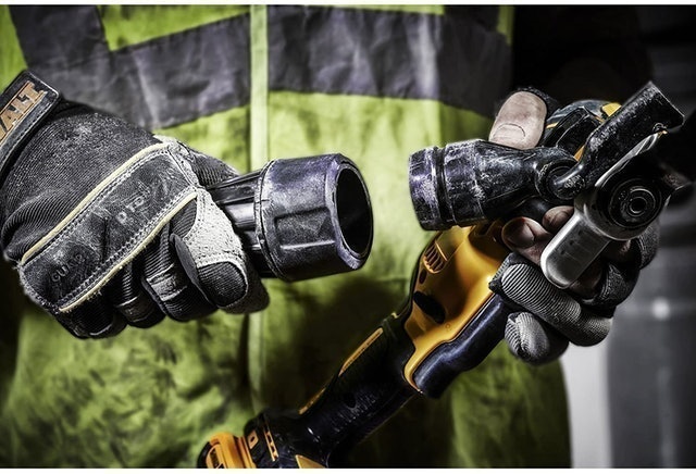 Cordless Oscillating Multi-Tool 3