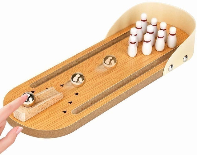 10 Best Desk Toys UK | Newton's Cradle Rubik's Cube and More 5