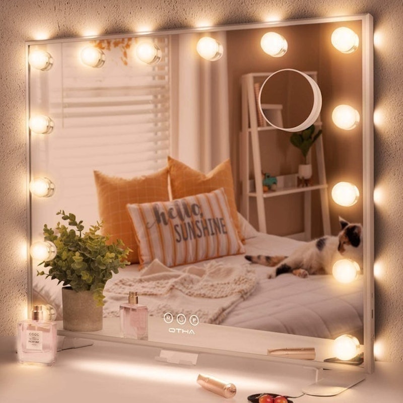 Hollywood Makeup Mirror with Lights 1
