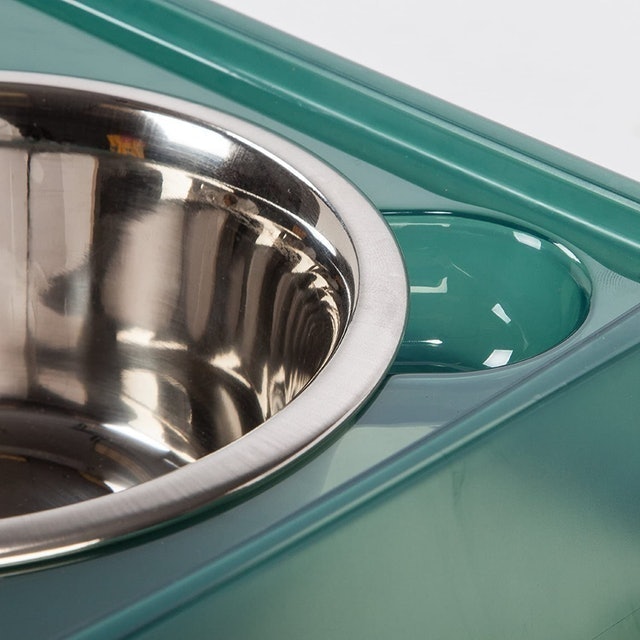 Elevated Feeder With Airtight Storage 3