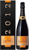 10 Best Champagnes UK 2021 | Taittinger, Moët & Chandon and More 5