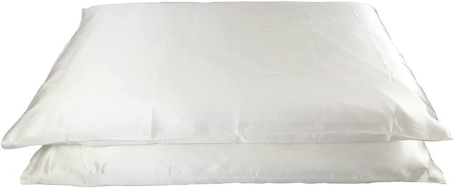 8 Best Silk Pillowcases UK 2024 | Interior Designer Reviewed 3