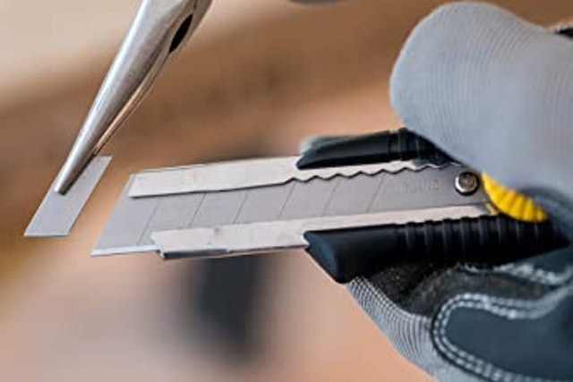 Snap Off Knife 2