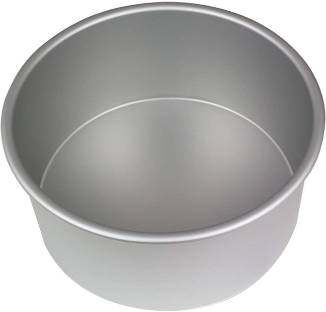10 Best Cake Tins UK 2024 | Prestige, Le Creuset and More 5