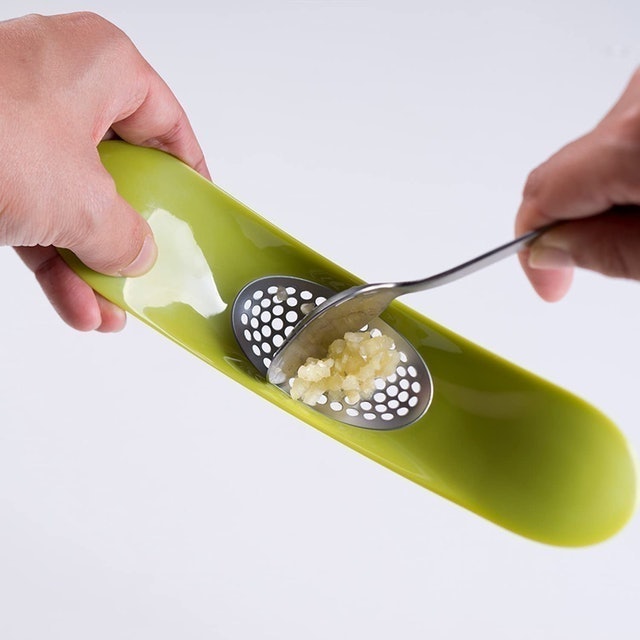 Rocker Garlic Crusher 4