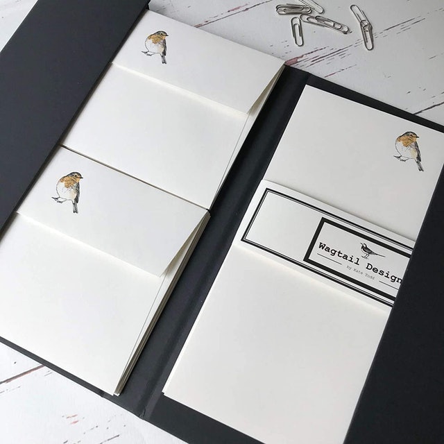 Writing Paper Gift Set With a Robin Illustration 2