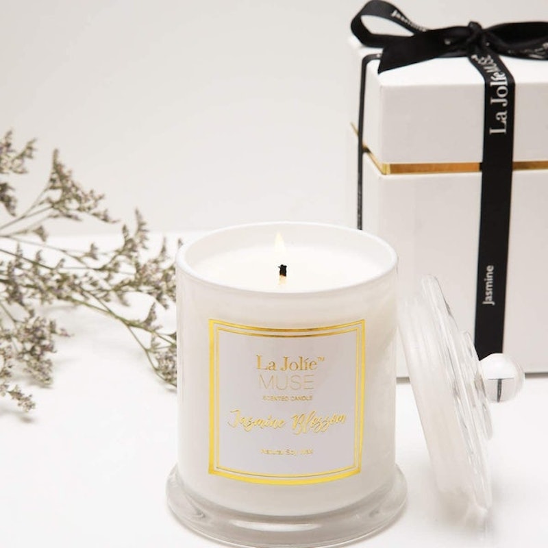 4. La Jolie Muse Scented Candle Gift – Jasmine Blossom 2