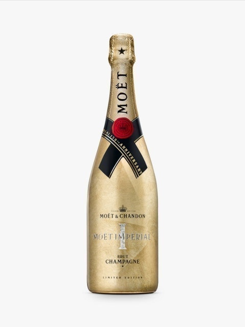 10 Best Retirement Gifts in the UK 2024 | Fitbit, Waterford and More 1