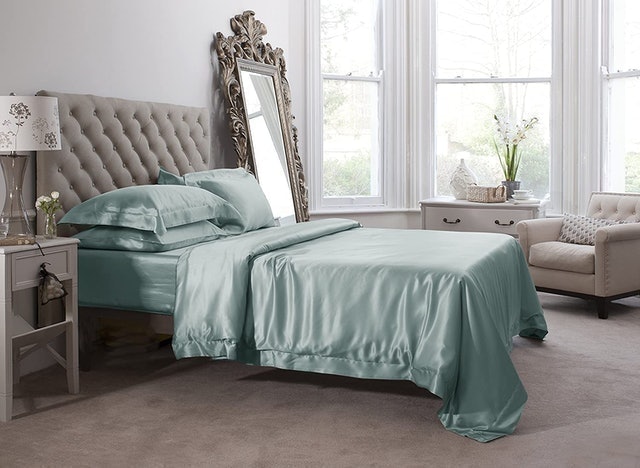10 Best Silk Bedding UK 2024 | Jasmine Silk, Lilysilk and More 3