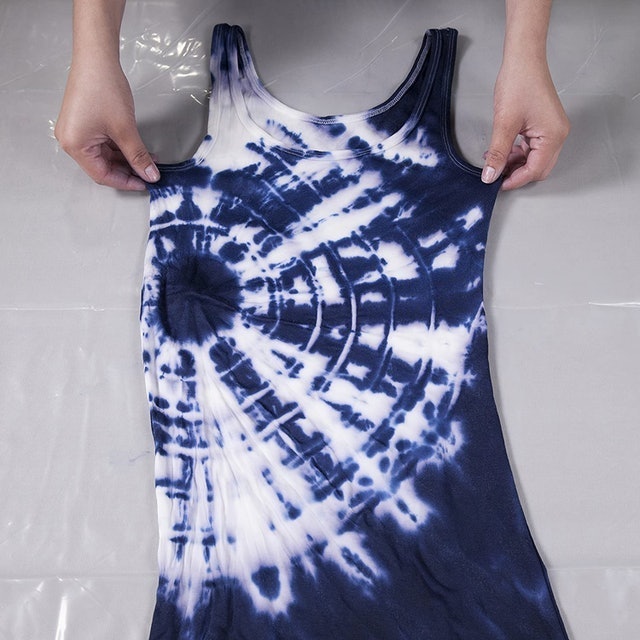 8. Tulip One-Step Shibori Tie-Dye Kit 3