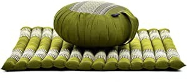 10 Best Meditation Cushions UK 2024 | Leewadee, Blue Banyan and More 1