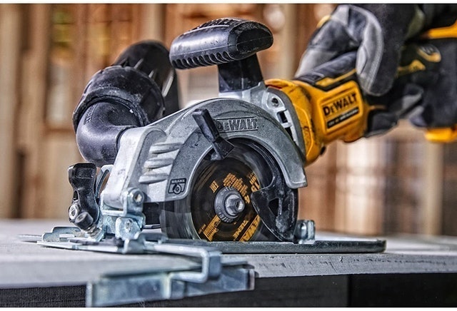 Brushless Compact Circular Saw 4