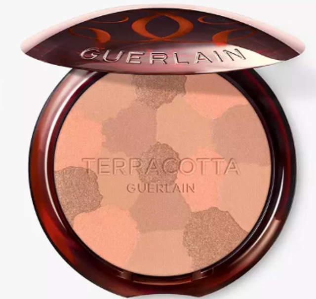 10 Best Bronzers for Pale Skin 2024 | UK Makeup Artist Reviewed 1