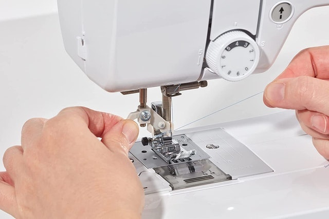 40-Stitch Electronic Sewing Machine 3