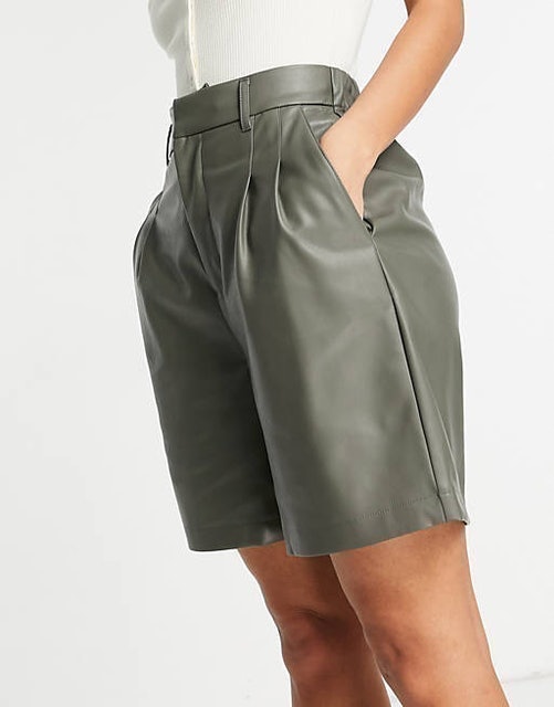 PU Bermuda Short in Green 1