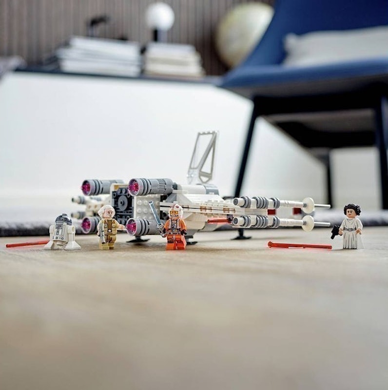 Luke Skywalker's X-Wing Fighter Toy 4