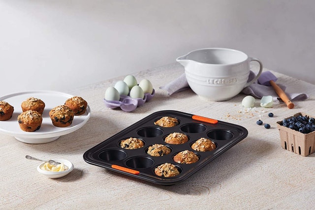 Non-Stick 12 Cup Muffin Tray 2