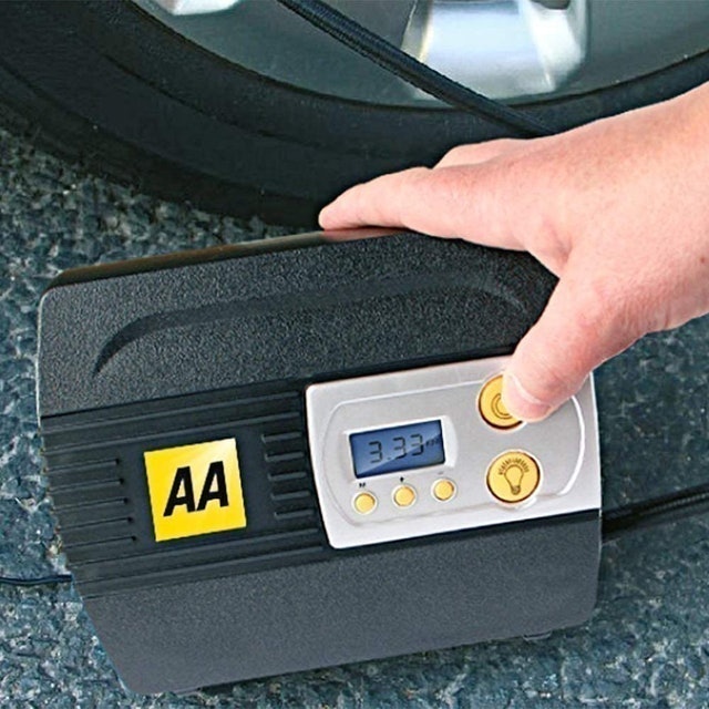 12V Digital Tyre Inflator 4