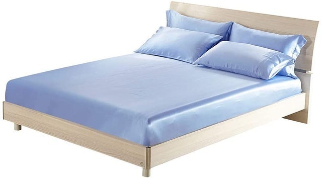10 Best Silk Bedding UK 2024 | Jasmine Silk, Lilysilk and More 2