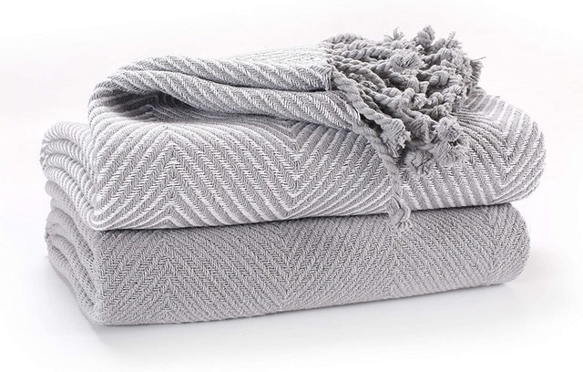 10 Best Sofa Throws UK 2024 | John Lewis, HOMESCAPES and More 5