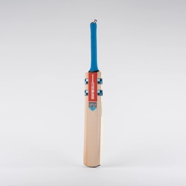 5 Best Cricket Bats UK 2024 | Kashmir and English Willow With Grades 5 to 1 4