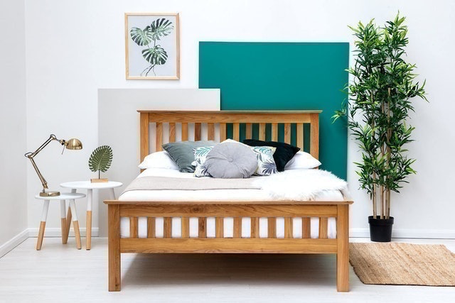 Chelford Solid Oak Bed Frame 2