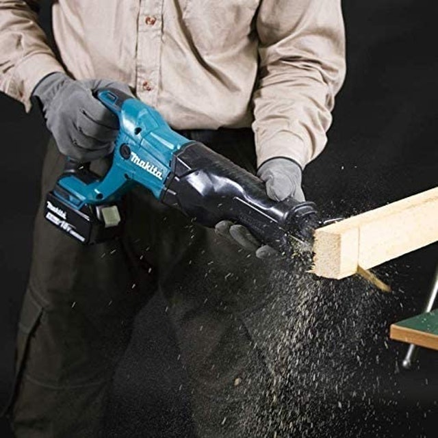 18V Reciprocating Saw 2