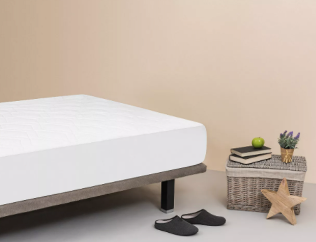 Temperature Regulating Quilted Mattress Protector 2