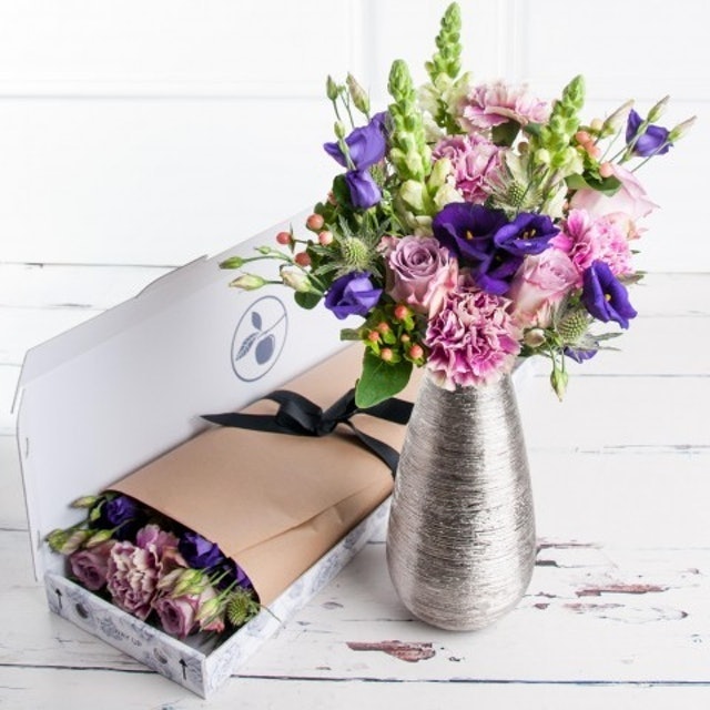 8 Best Letterbox Flowers UK | Bloom & Wild Moonpig Flowers and More 3