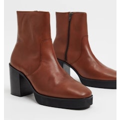 Heeled Chelsea Boots With a Platform Sole