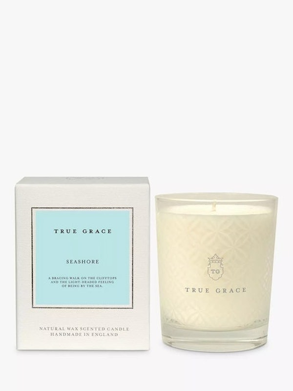 Village Seashore Classic Scented Candle 1