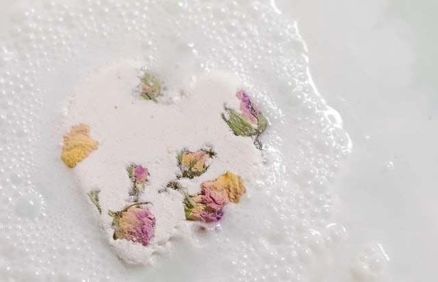 10 Best Lush Bath and Shower Products UK 2024 | Sleepy, Rose Jam and More 4