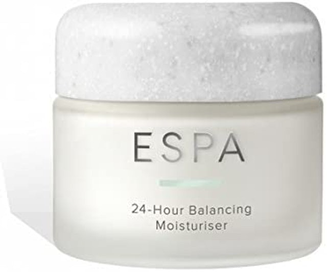 10 Best Moisturisers for Oily Skin 2024 | UK Reviewed by Dermatologist 3