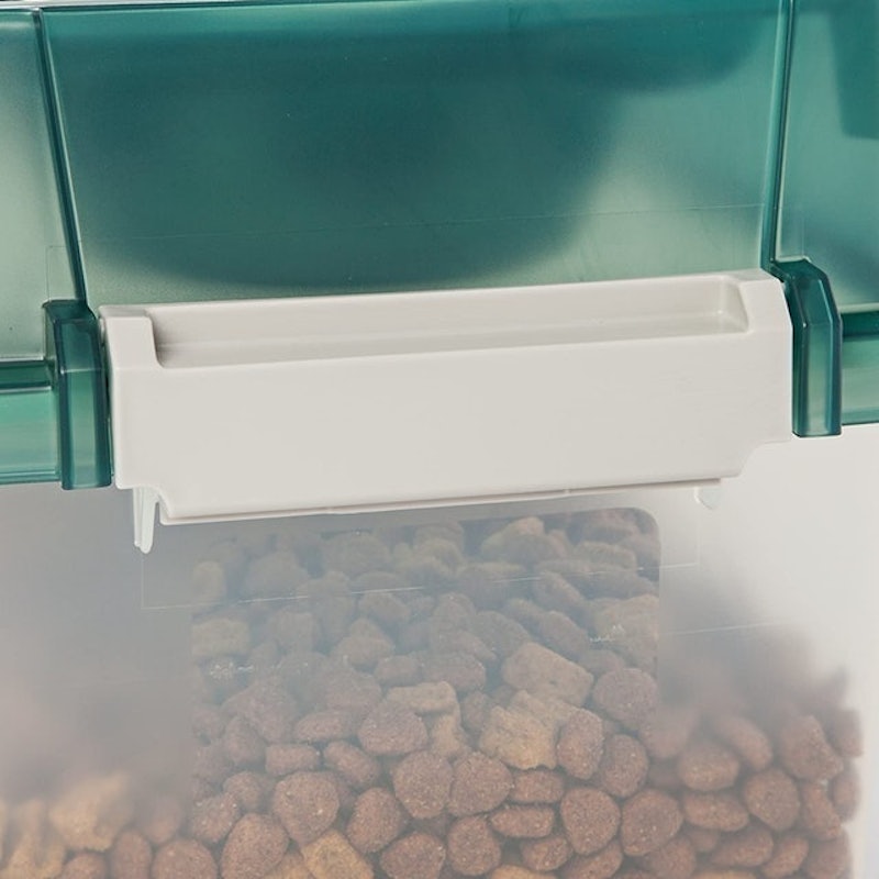 Elevated Feeder With Airtight Storage 2