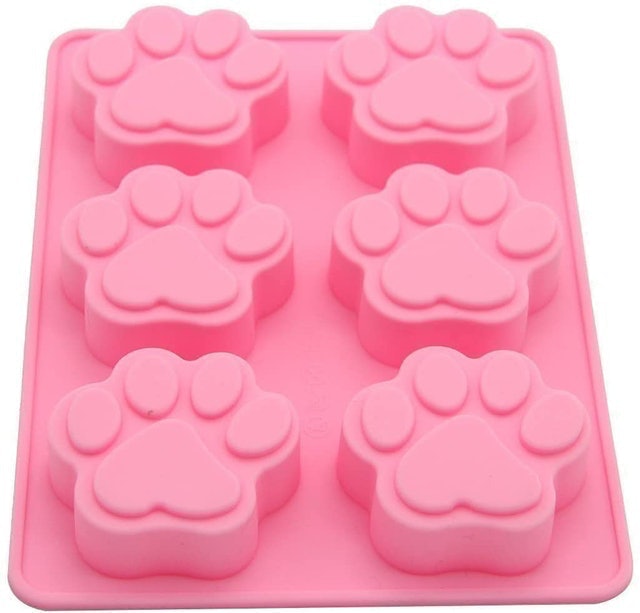 6 Cavity Paw Print Silicone Mould  1