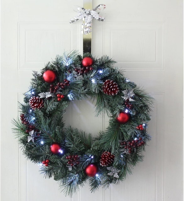 Pre-Lit Decorated Wreath 3