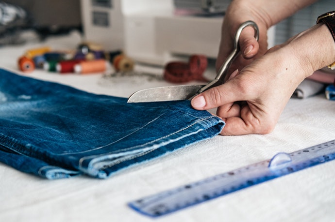 Opt For a Frayed or Distressed Hem Style for Casual Occasions, or a Regular Hem to Draw Attention to Your Legs