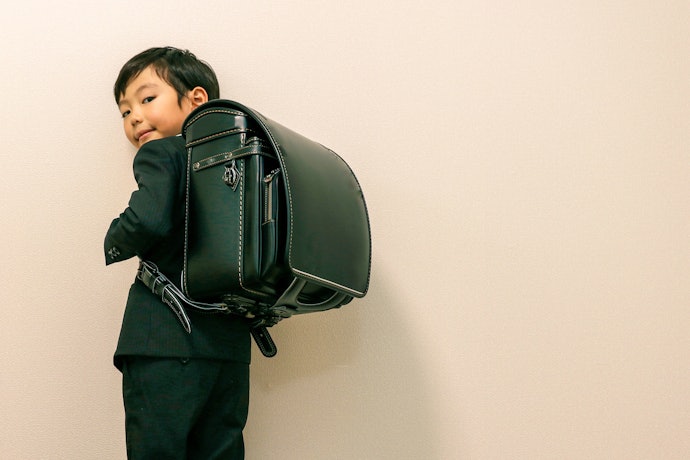 Choose Padded or Adjustable Straps to Spread Weight and Defend Developing Spines
