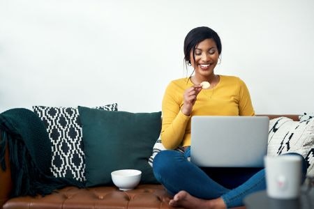 Pick a Snack With Less Than 5 g Sugar and 0.3 g Salt to Ensure It’s a Healthy Option