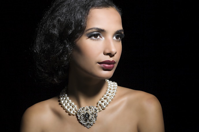Decide Between a String of Pearls or a Pearl Pendant