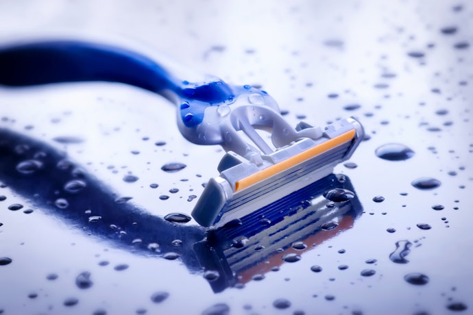 Choose Between A Gentle or Clean Shave: 3 Blades is Kinder to the Skin, but 5 or 7 Blades Gives You a Great Finish
