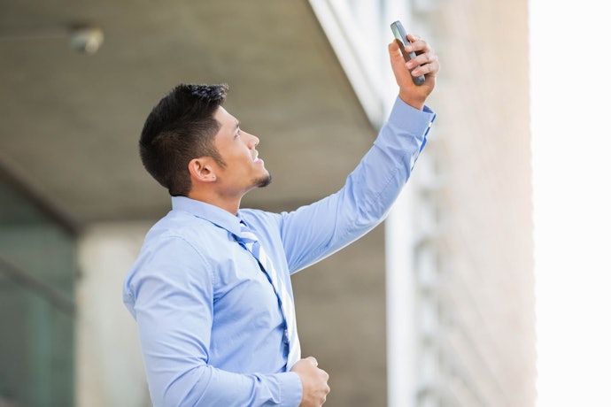 Stay Connected by Opting for a Wider Connectivity Range of at Least 100m if You Tend to Wander While Chatting