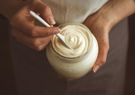 Choose a Container Type Based on Your Needs: Squeezy Bottle or Jar