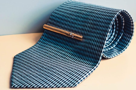 Get a Length That's Between 2⁄3 and ¾ the Width of Your Tie