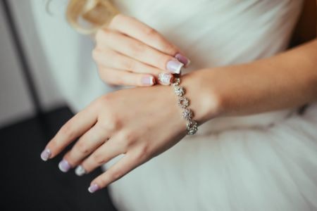 Most Women's Bracelets Measure Between 17 - 23cm: Pick a Length That Comfortably Fits
