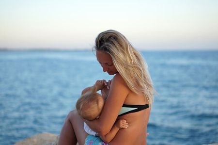 Extra Features Allow Your Swimwear to Adapt as Your Bump Grows