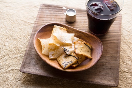 Rice Crackers Are Generally Low in Calories and Make a Light Snack Option