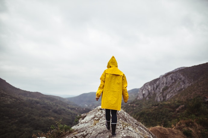 Get A Lightweight Rain Mac to Keep You Dry in Autumn and Spring